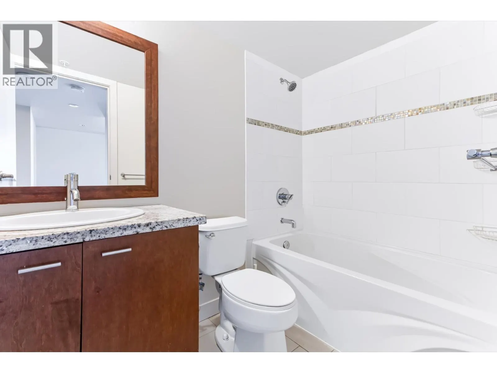 804 8280 LANSDOWNE ROAD