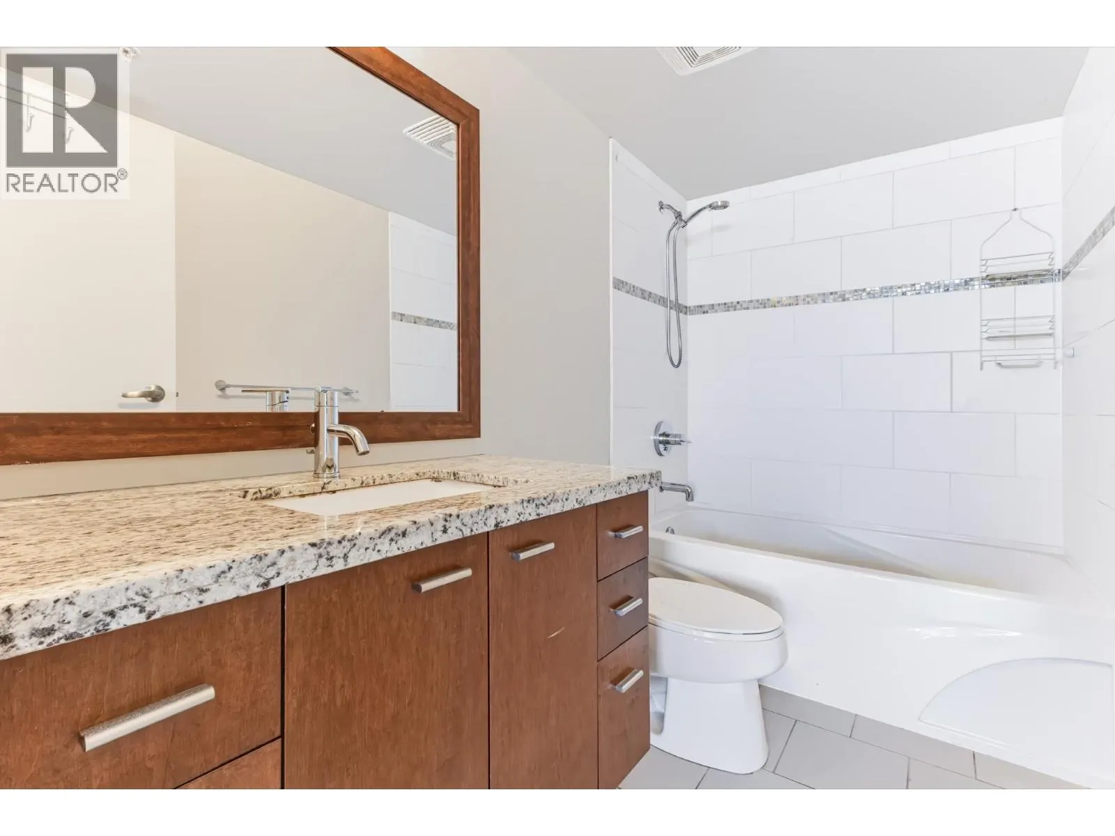 804 8280 LANSDOWNE ROAD