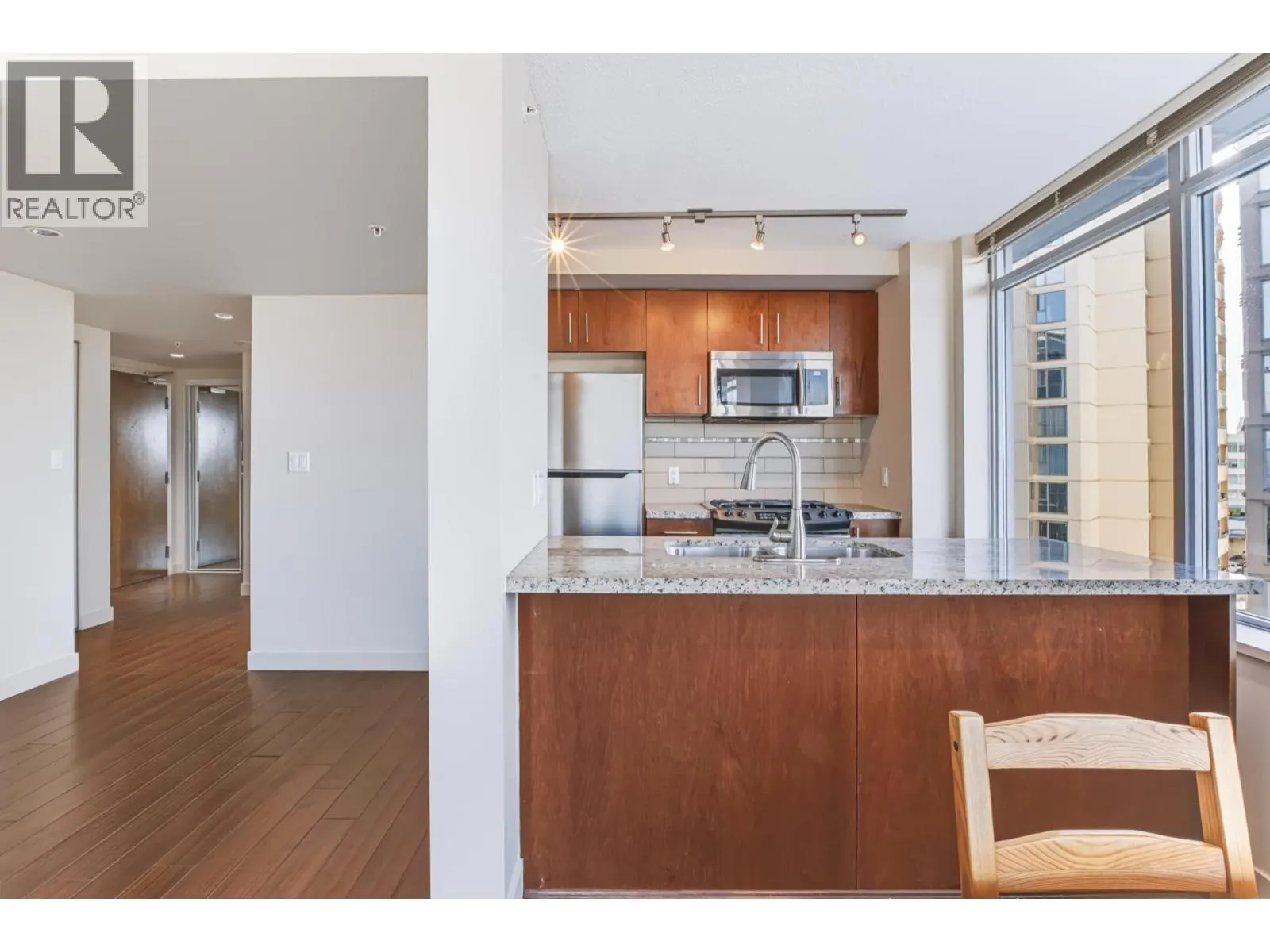804 8280 LANSDOWNE ROAD