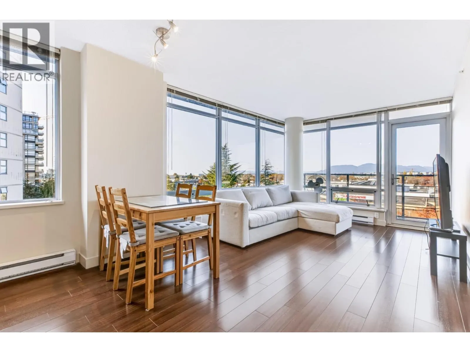 804 8280 LANSDOWNE ROAD