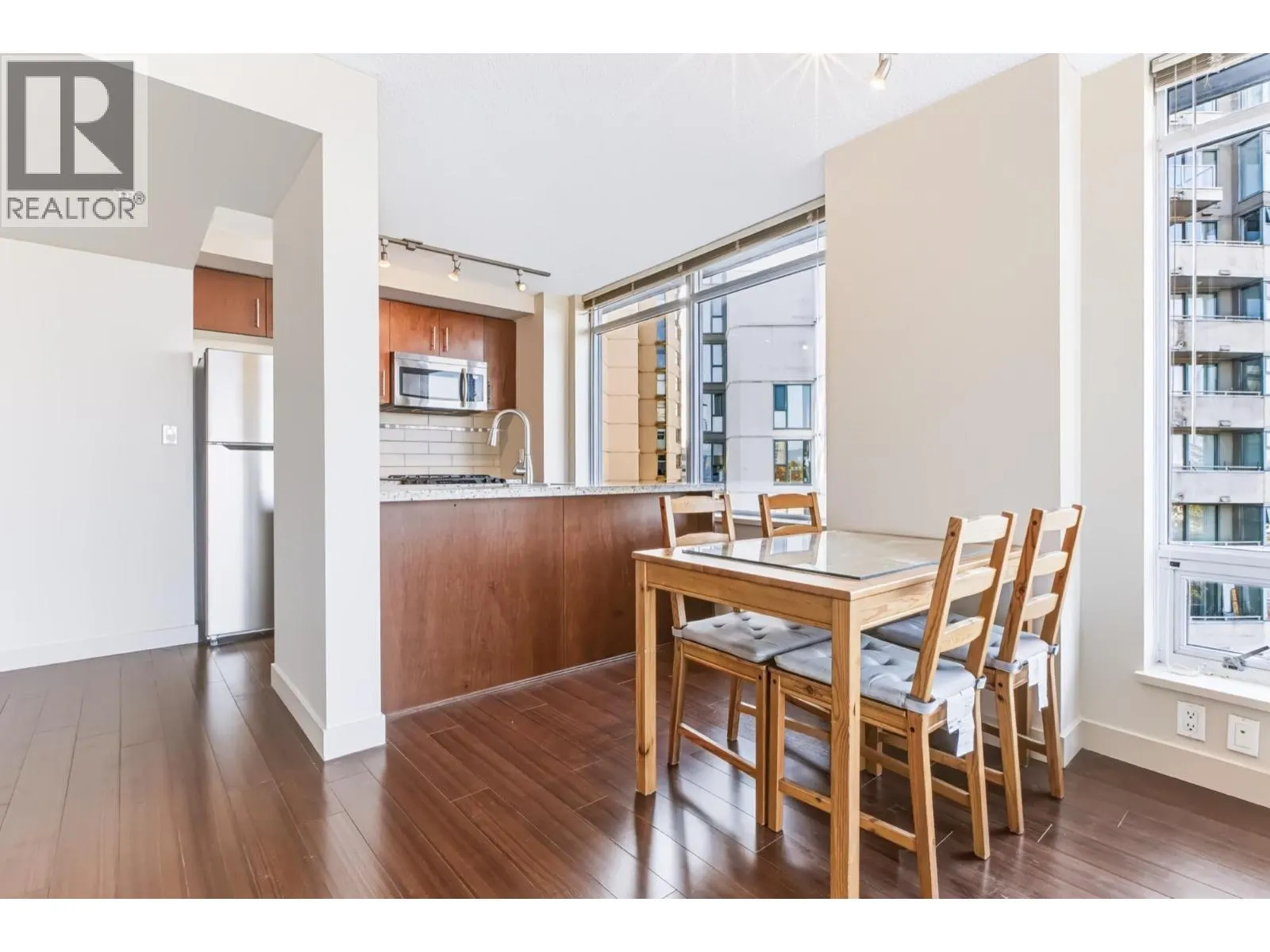 804 8280 LANSDOWNE ROAD
