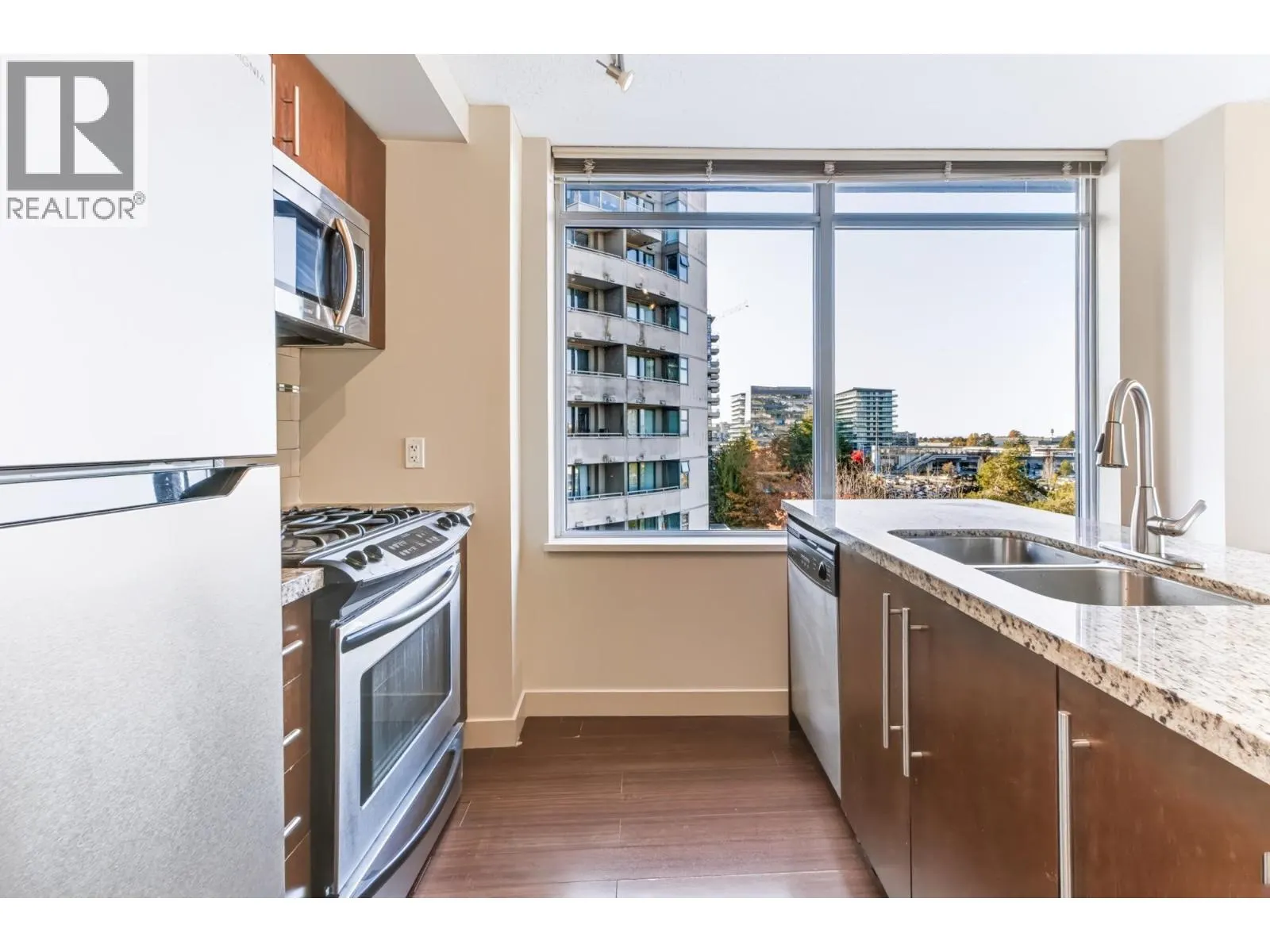 804 8280 LANSDOWNE ROAD