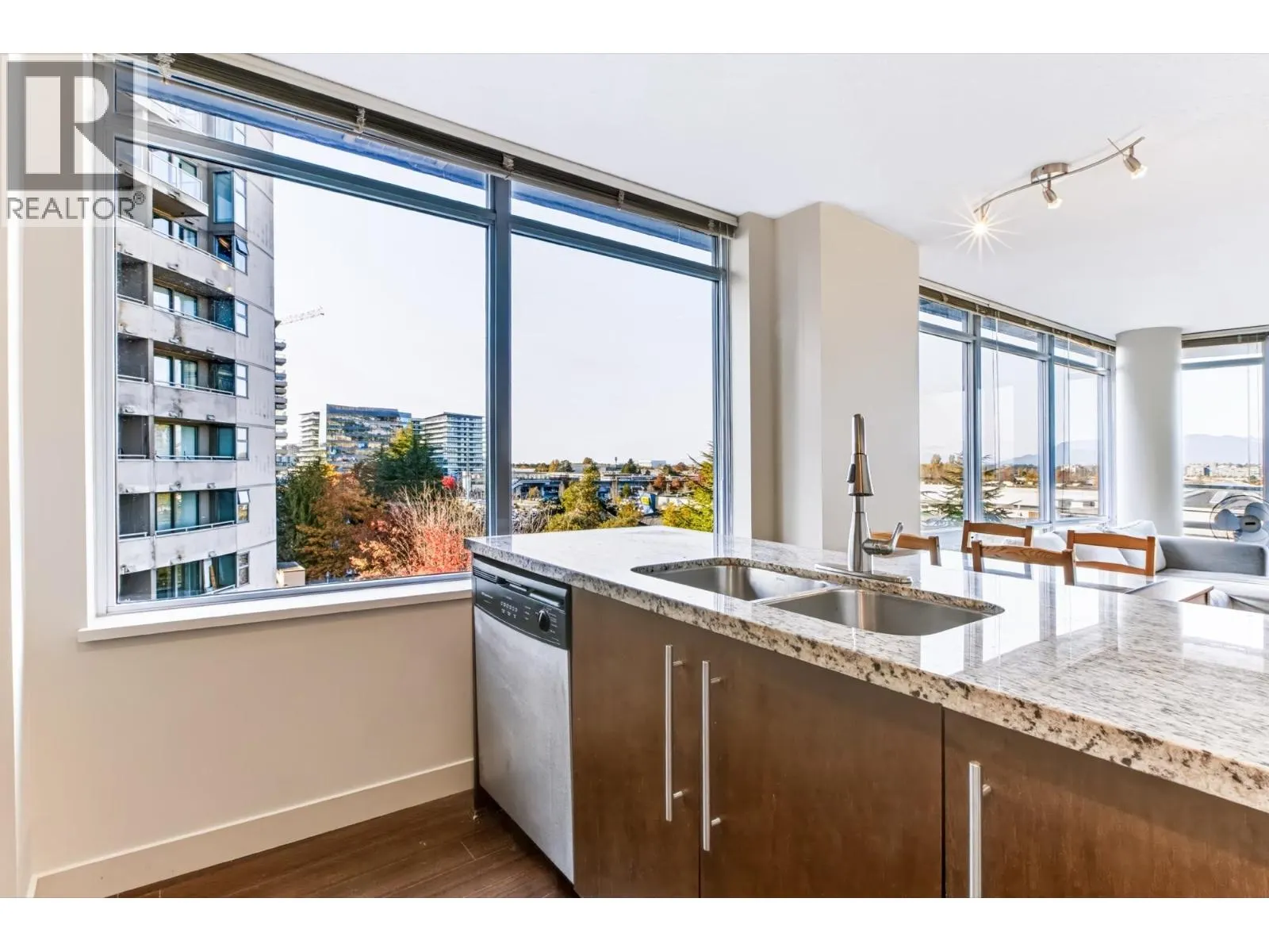 804 8280 LANSDOWNE ROAD