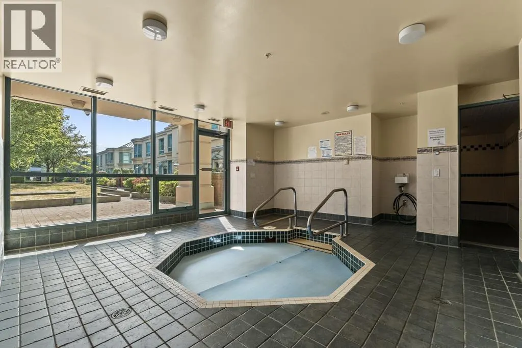 1703 6611 SOUTHOAKS CRESCENT