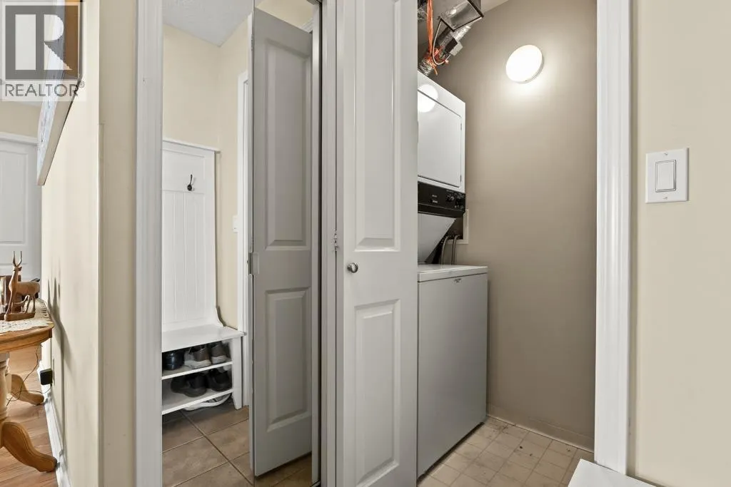 1703 6611 SOUTHOAKS CRESCENT