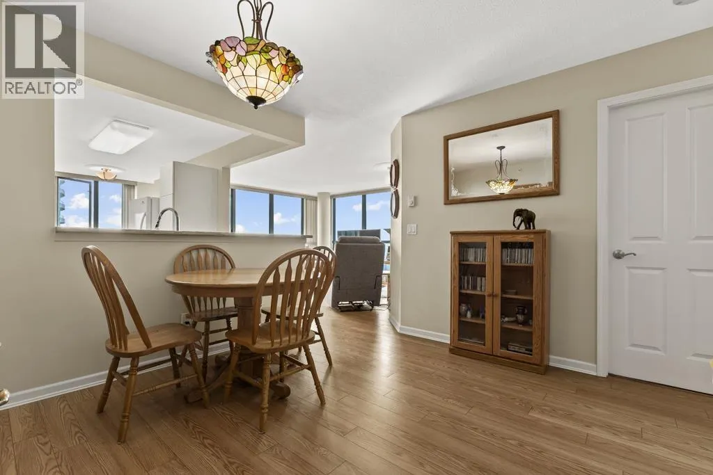 1703 6611 SOUTHOAKS CRESCENT