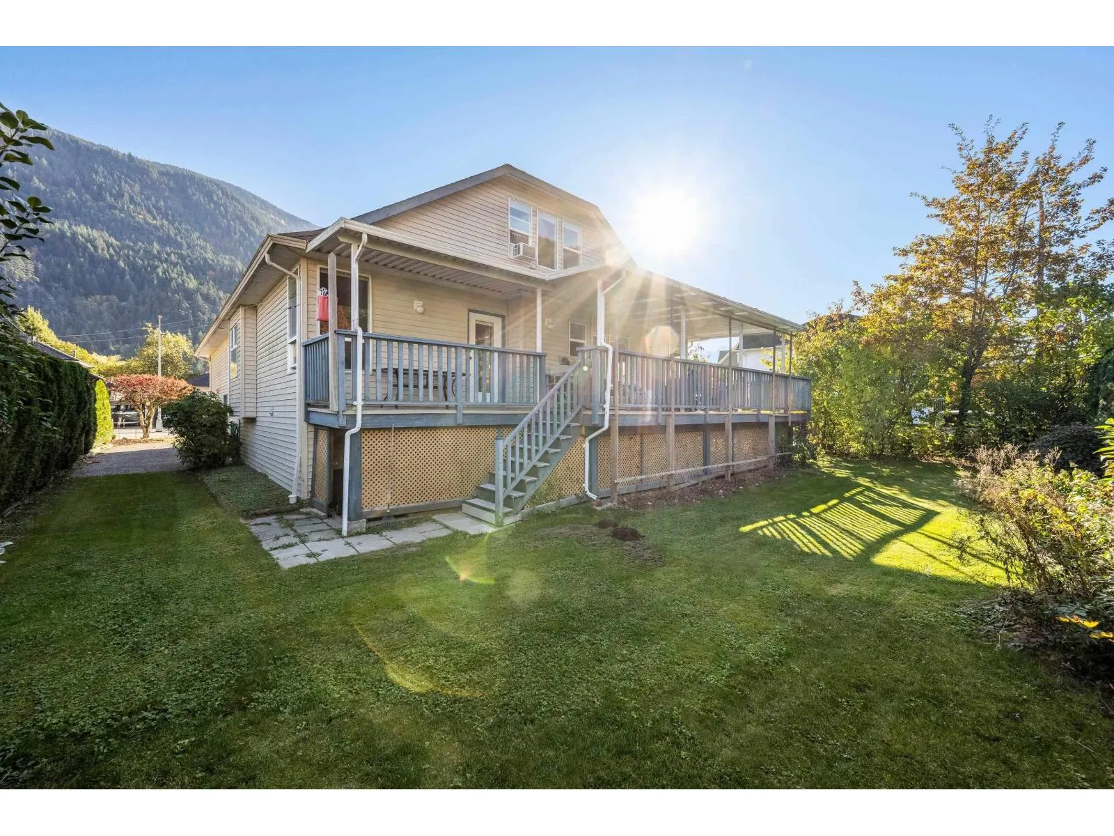 406 MIAMI RIVER DRIVE|Harrison Hot Springs