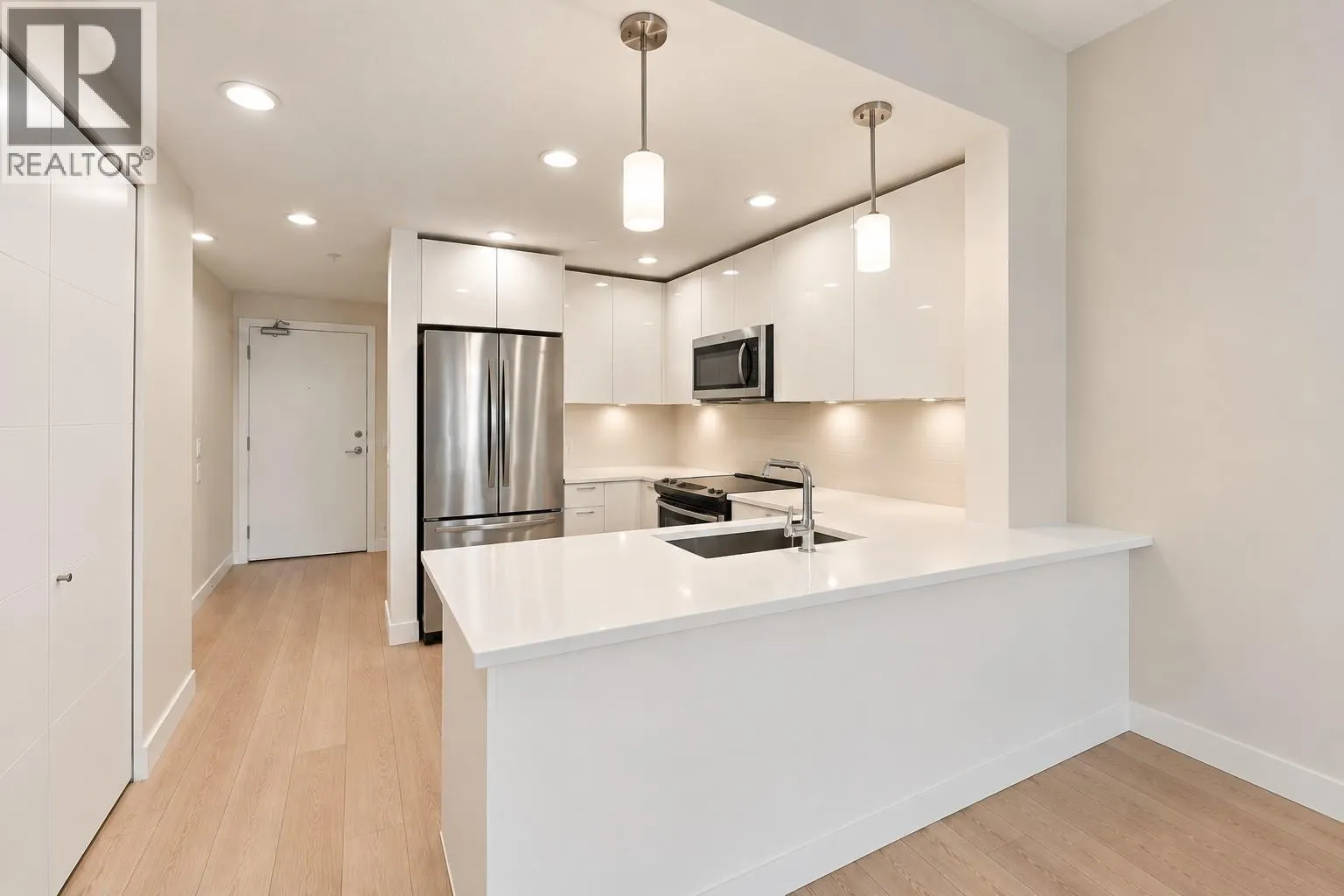 307 719 W 3RD STREET
