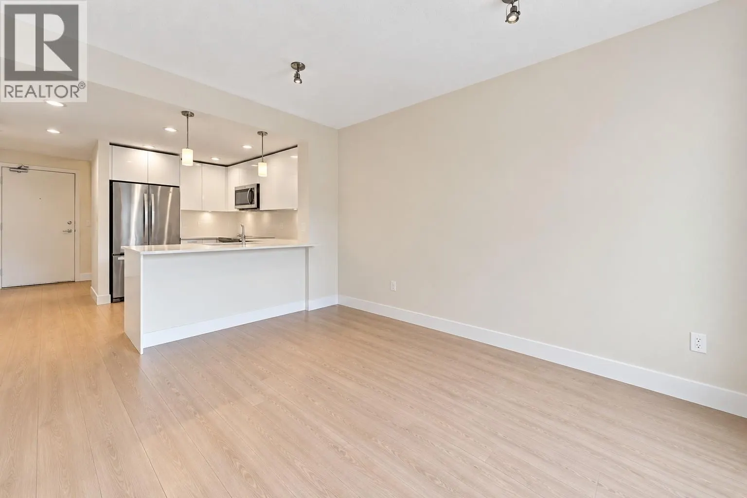 307 719 W 3RD STREET