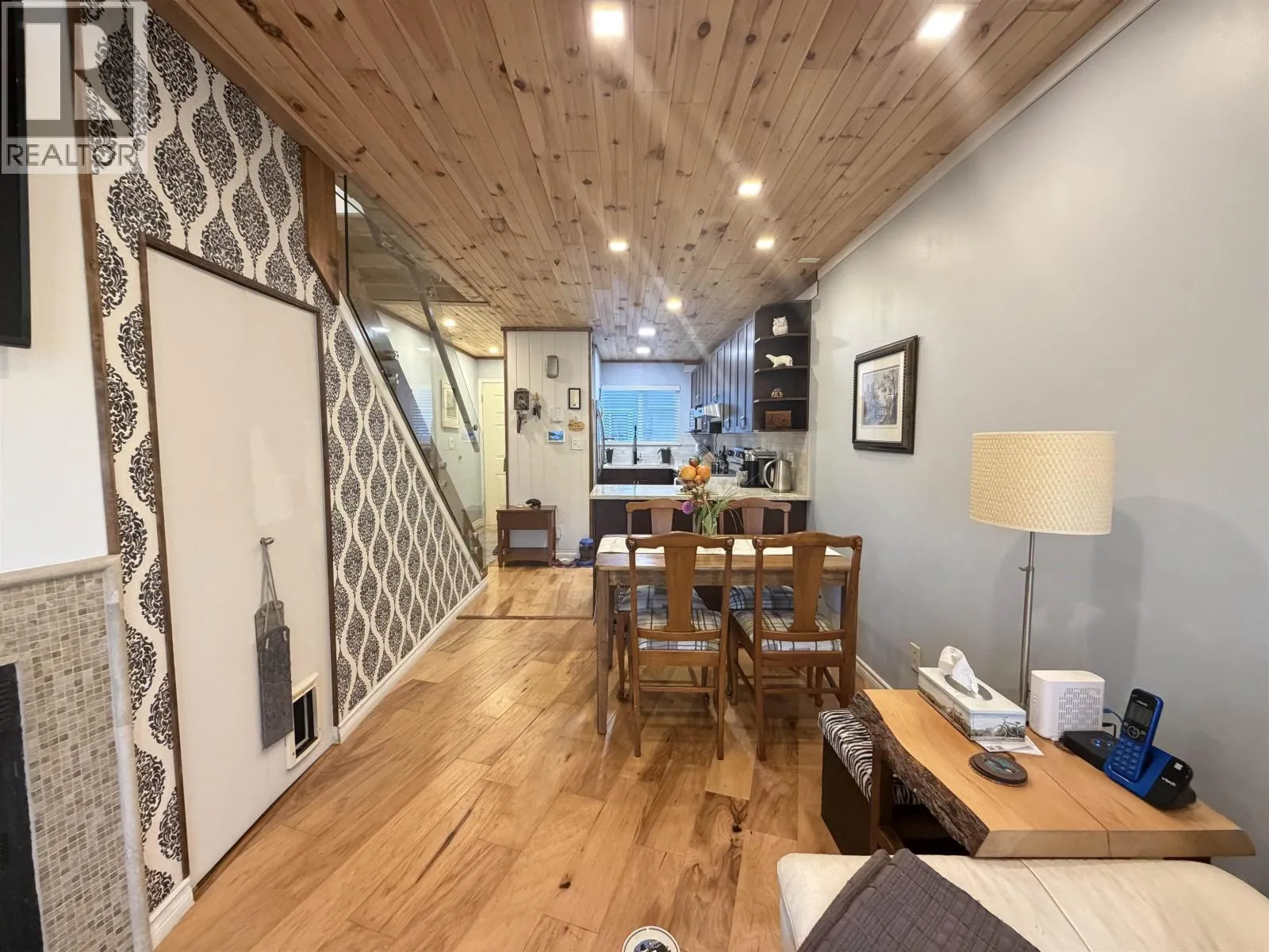 C 733 W 16TH AVENUE