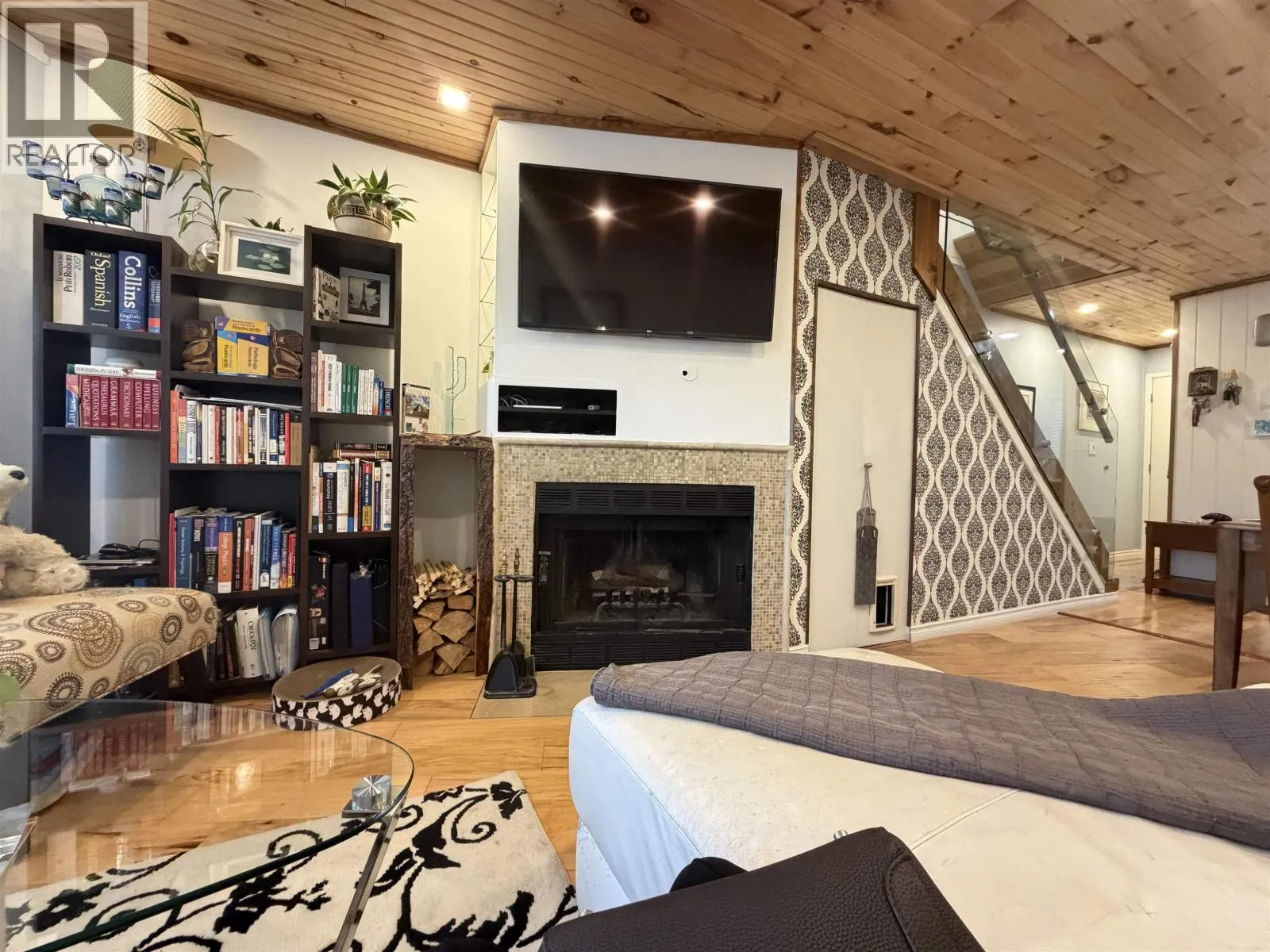 C 733 W 16TH AVENUE