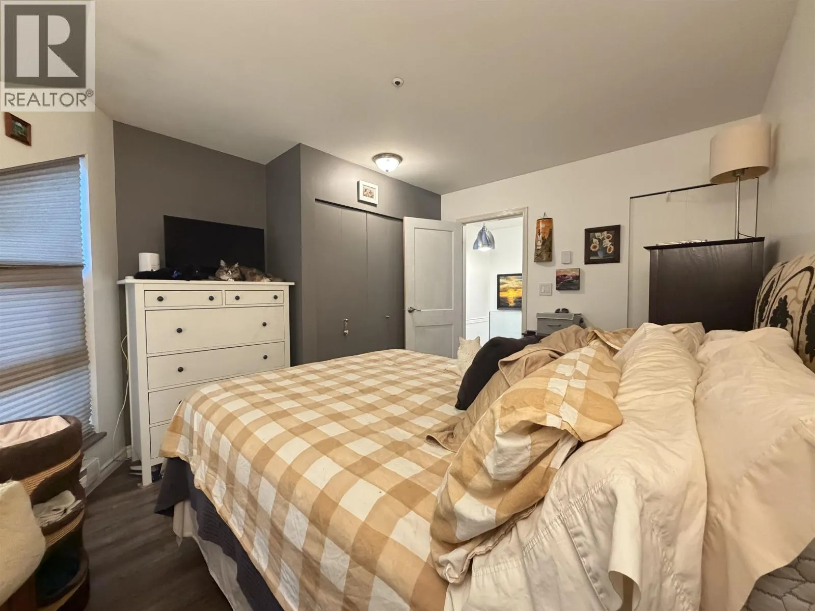 C 733 W 16TH AVENUE