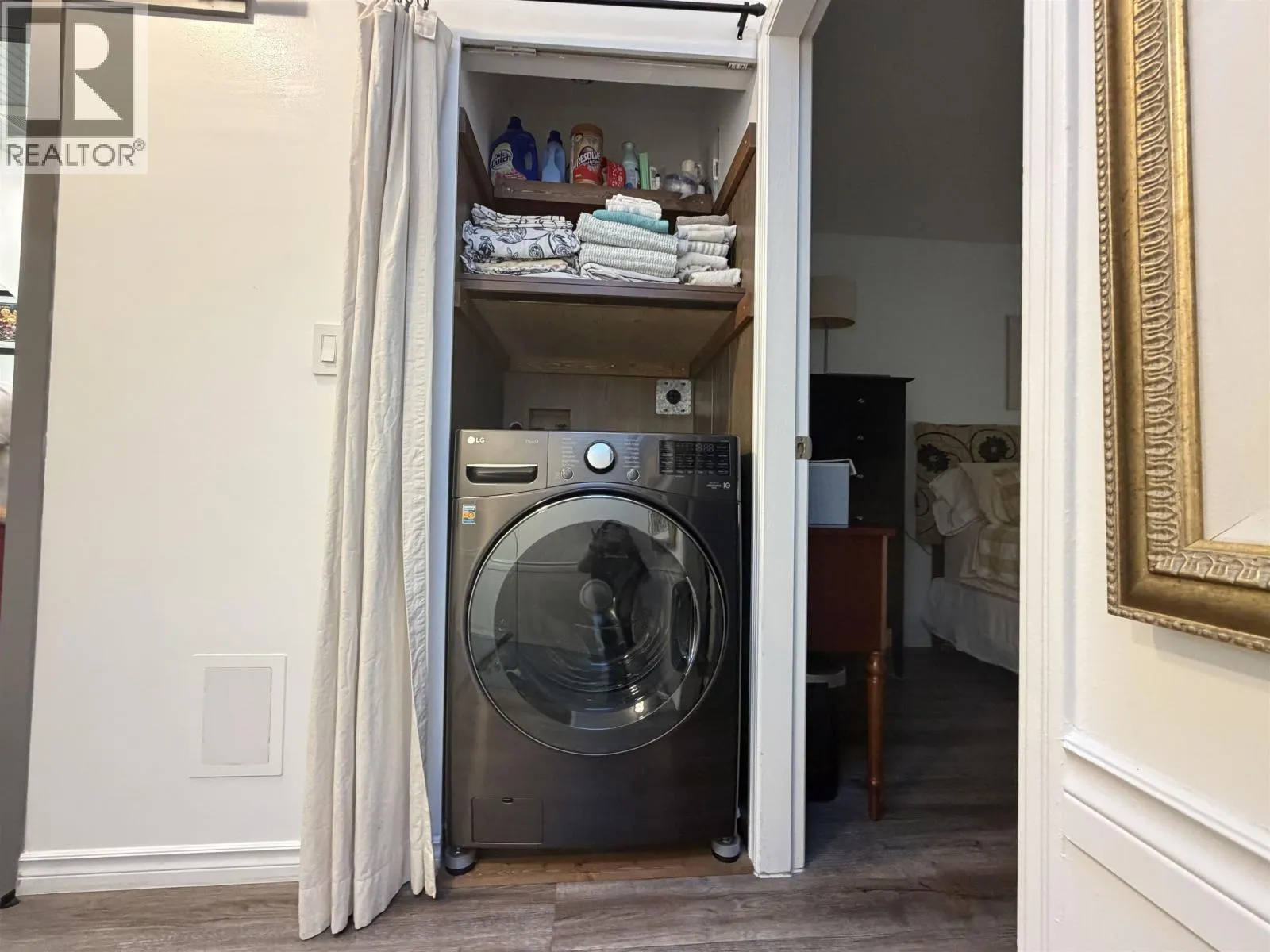 C 733 W 16TH AVENUE