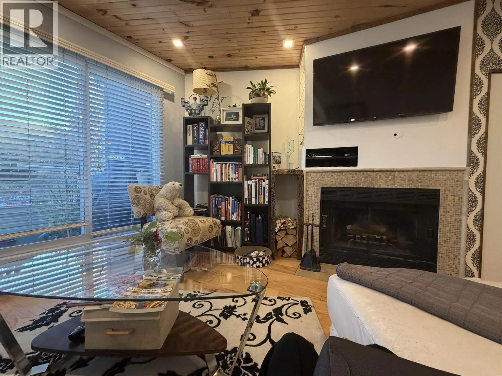 C 733 W 16TH AVENUE