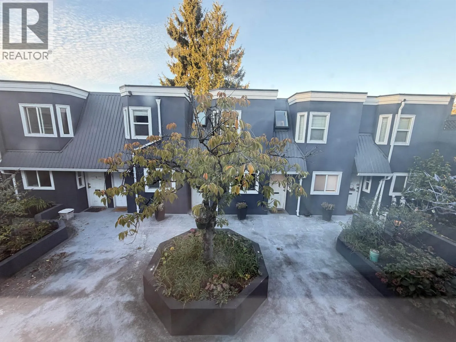 C 733 W 16TH AVENUE