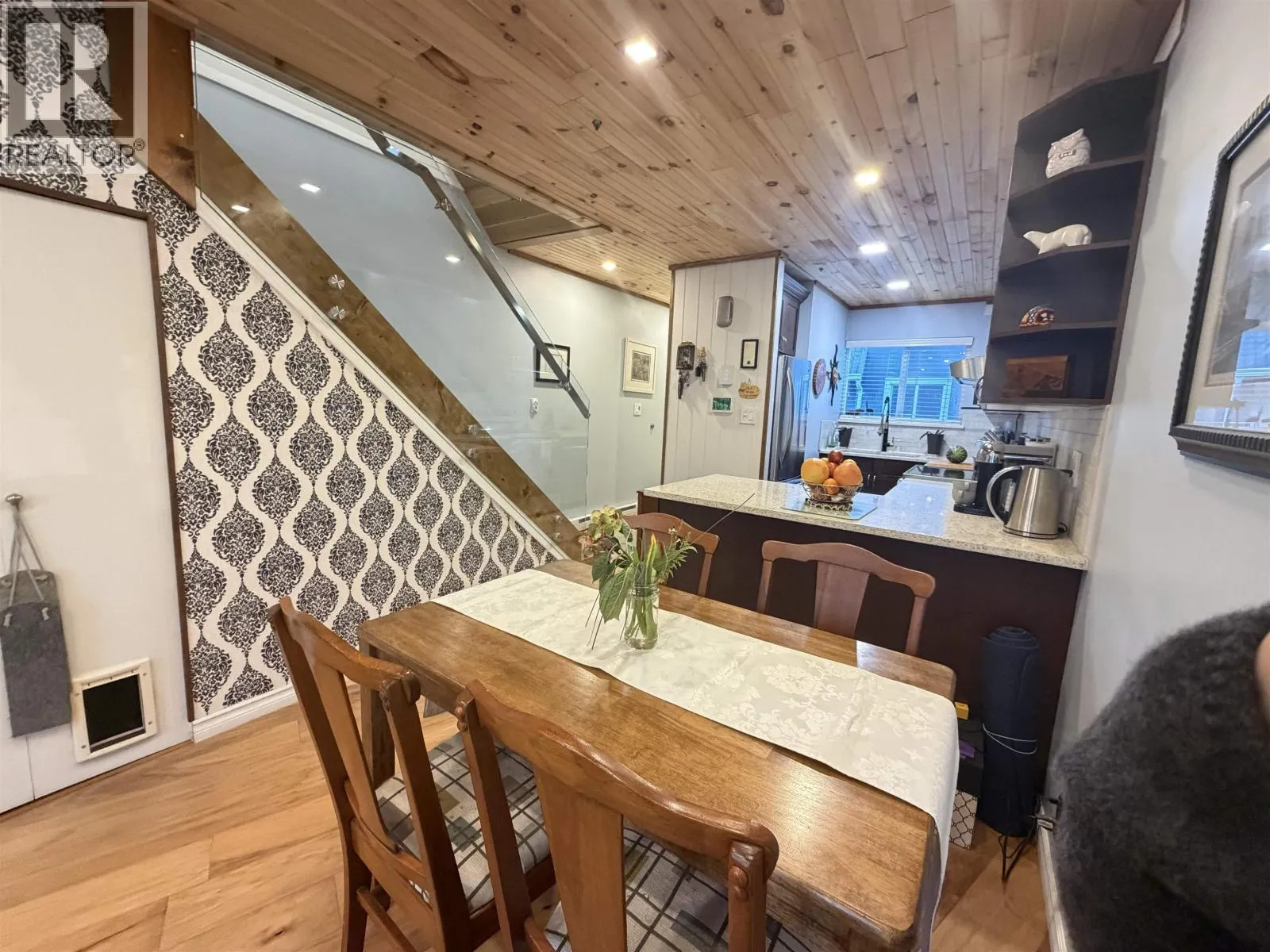 C 733 W 16TH AVENUE