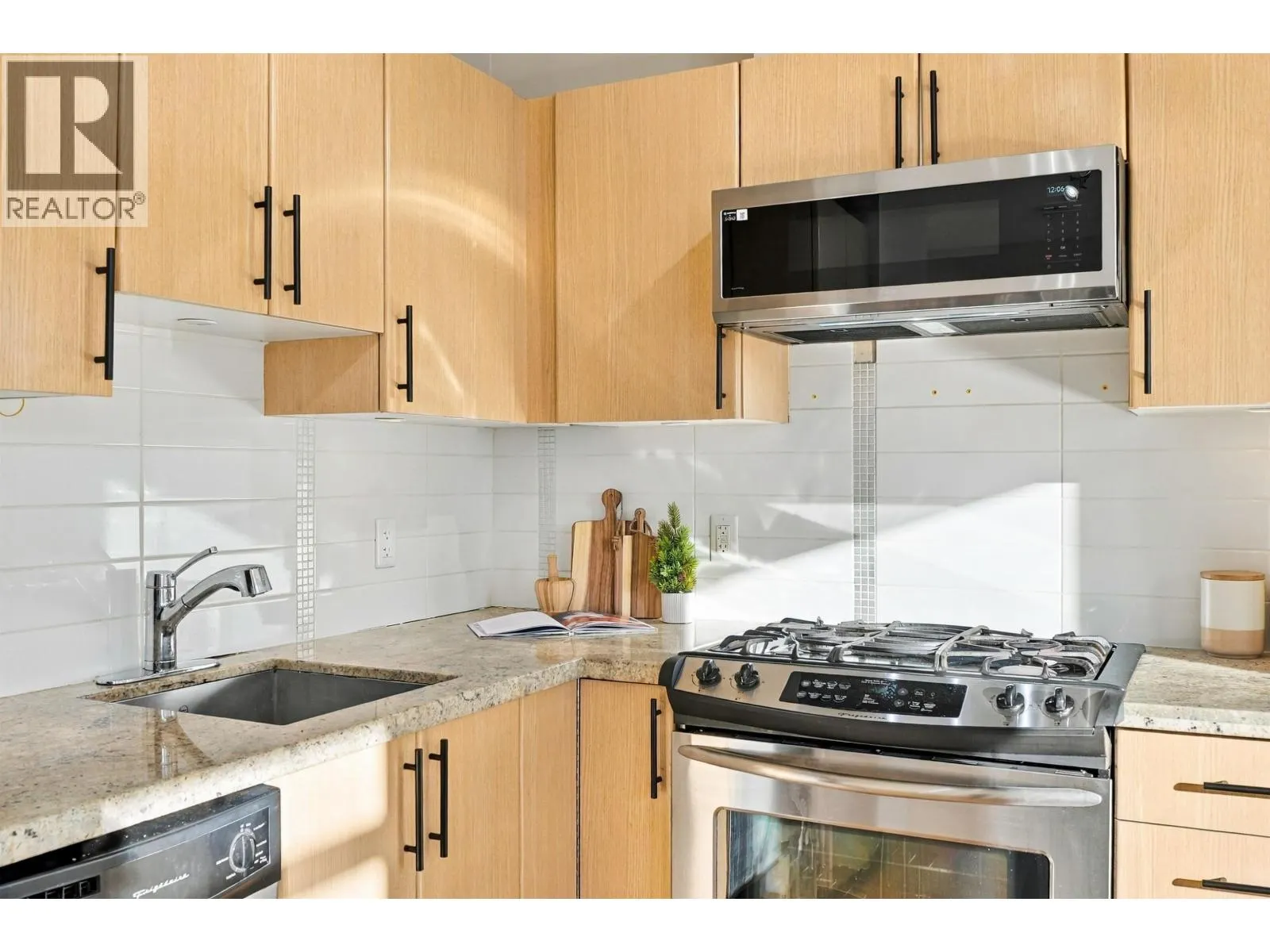 709 1068 W BROADWAY
