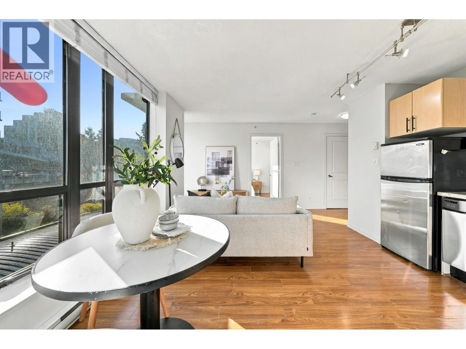 709 1068 W BROADWAY