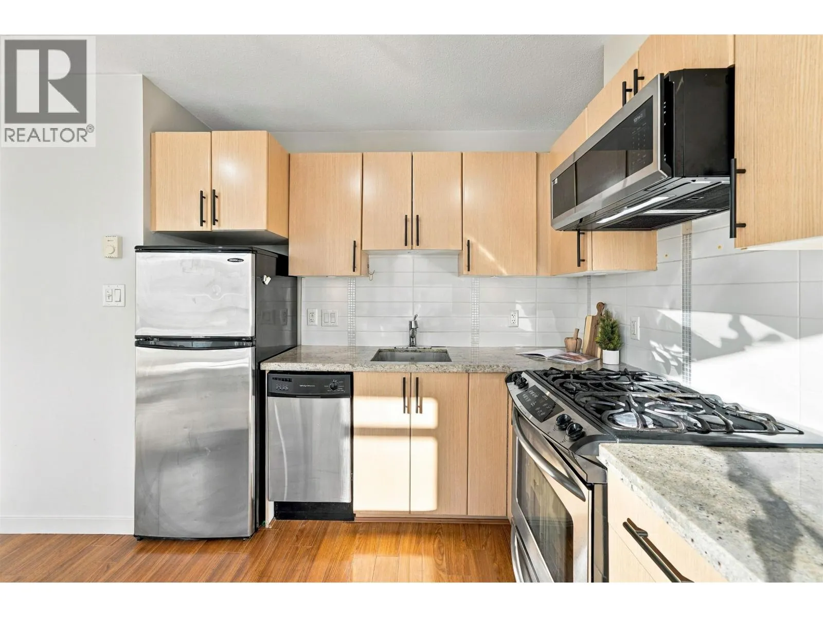 709 1068 W BROADWAY