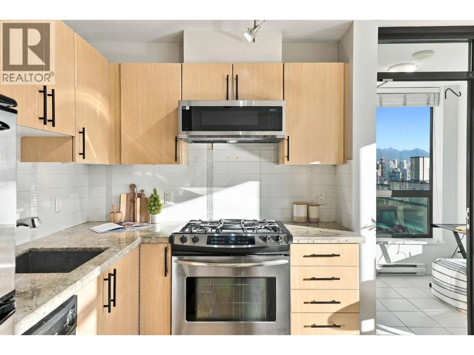 709 1068 W BROADWAY