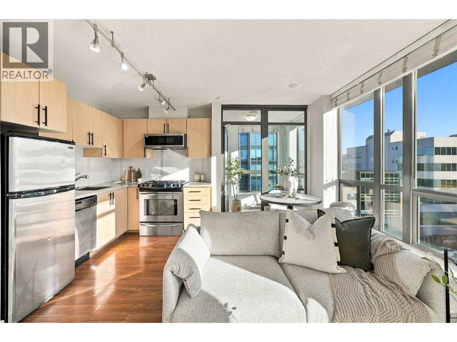 709 1068 W BROADWAY