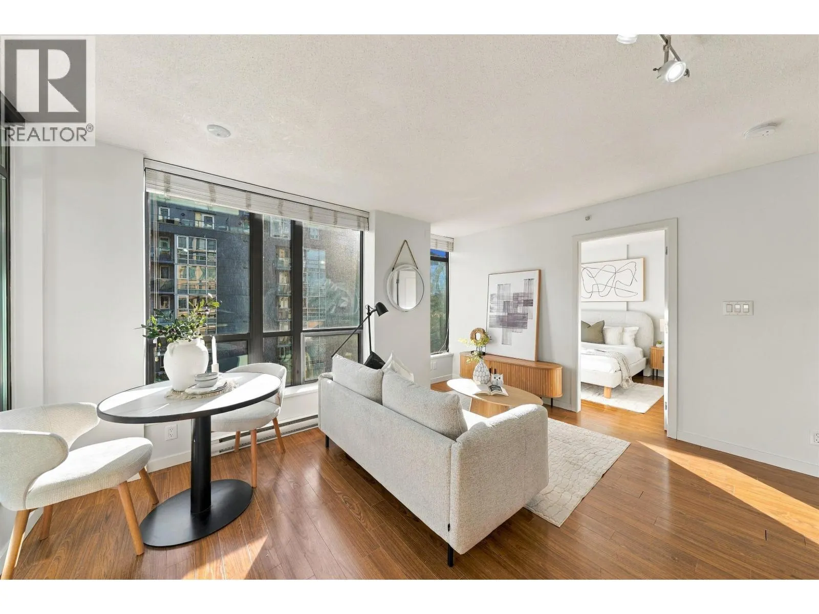 709 1068 W BROADWAY