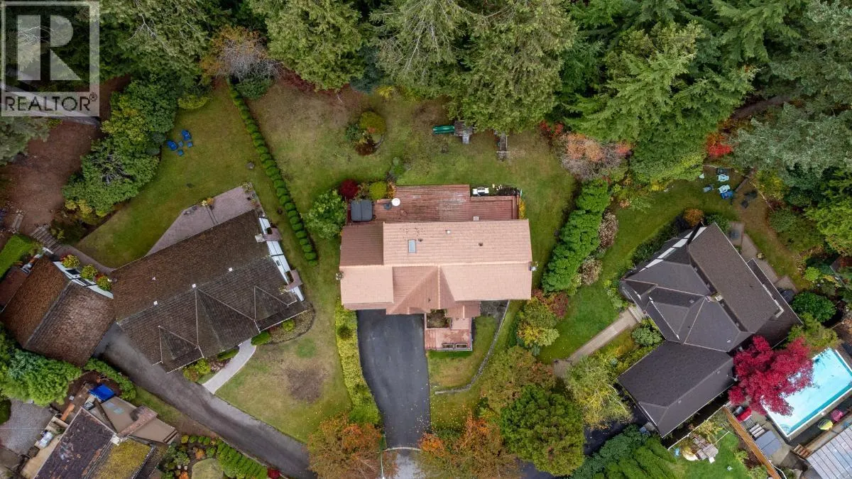 696 WELLINGTON PLACE