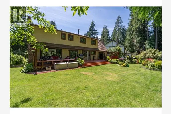 696 WELLINGTON PLACE