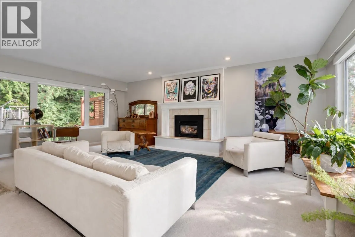 696 WELLINGTON PLACE