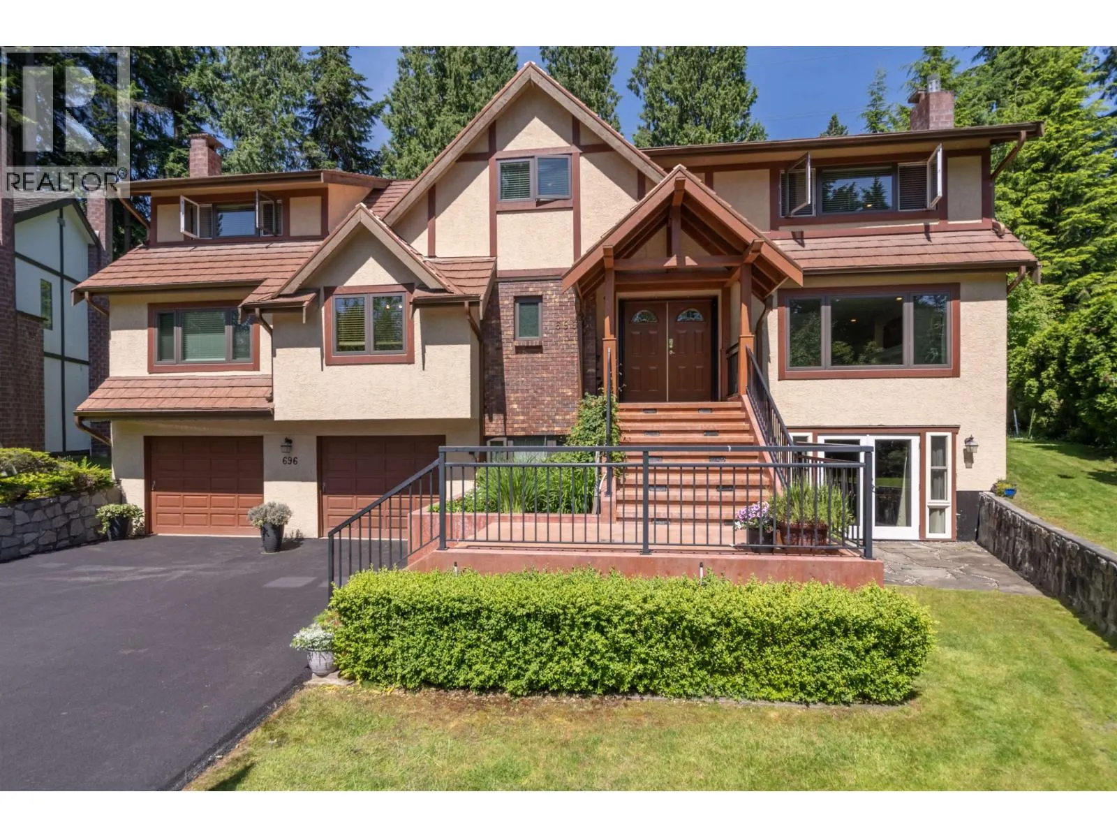 696 WELLINGTON PLACE