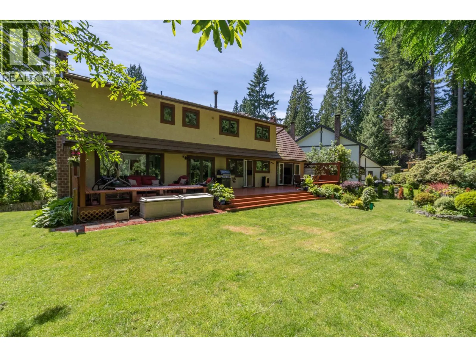 696 WELLINGTON PLACE