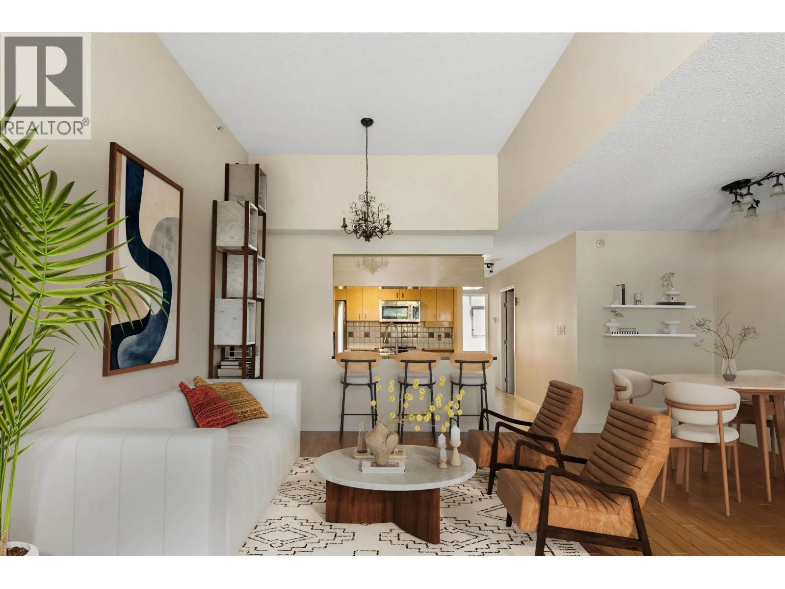 2P 1033 MARINASIDE CRESCENT