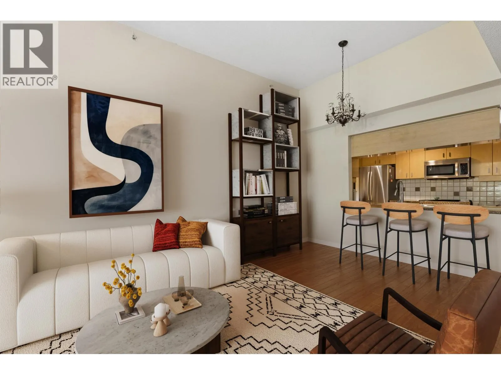 2P 1033 MARINASIDE CRESCENT