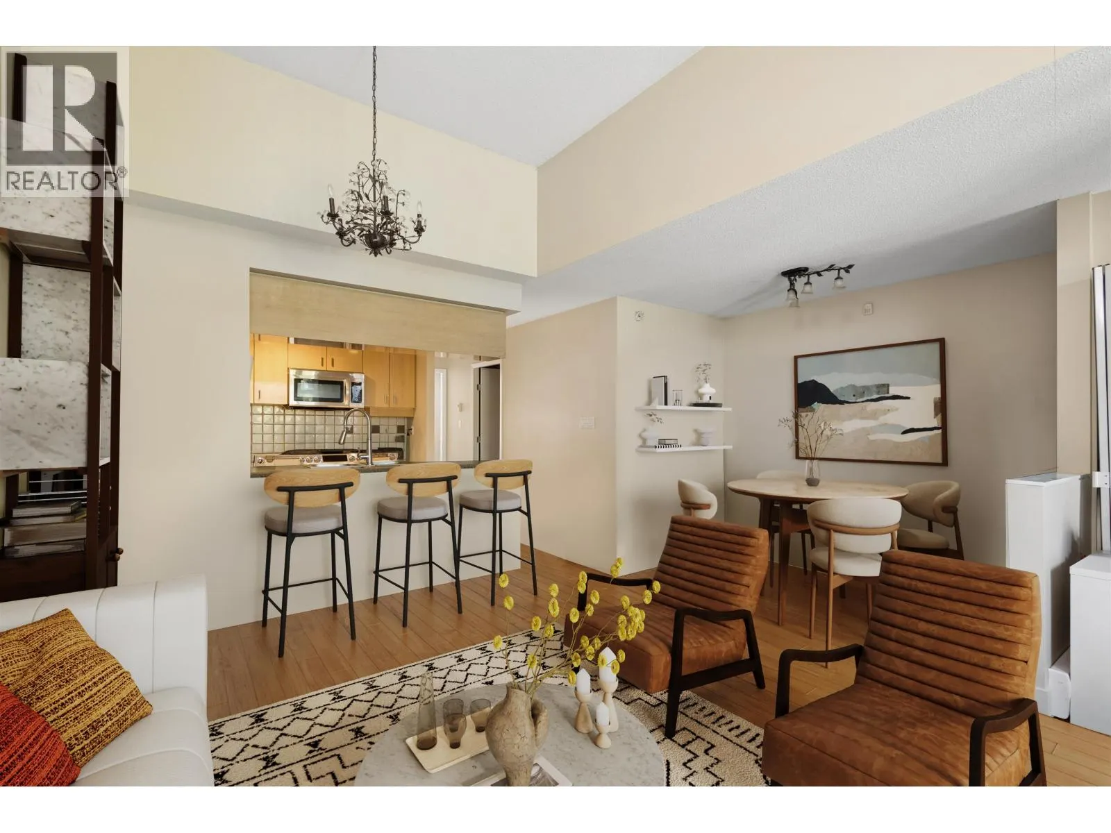 2P 1033 MARINASIDE CRESCENT