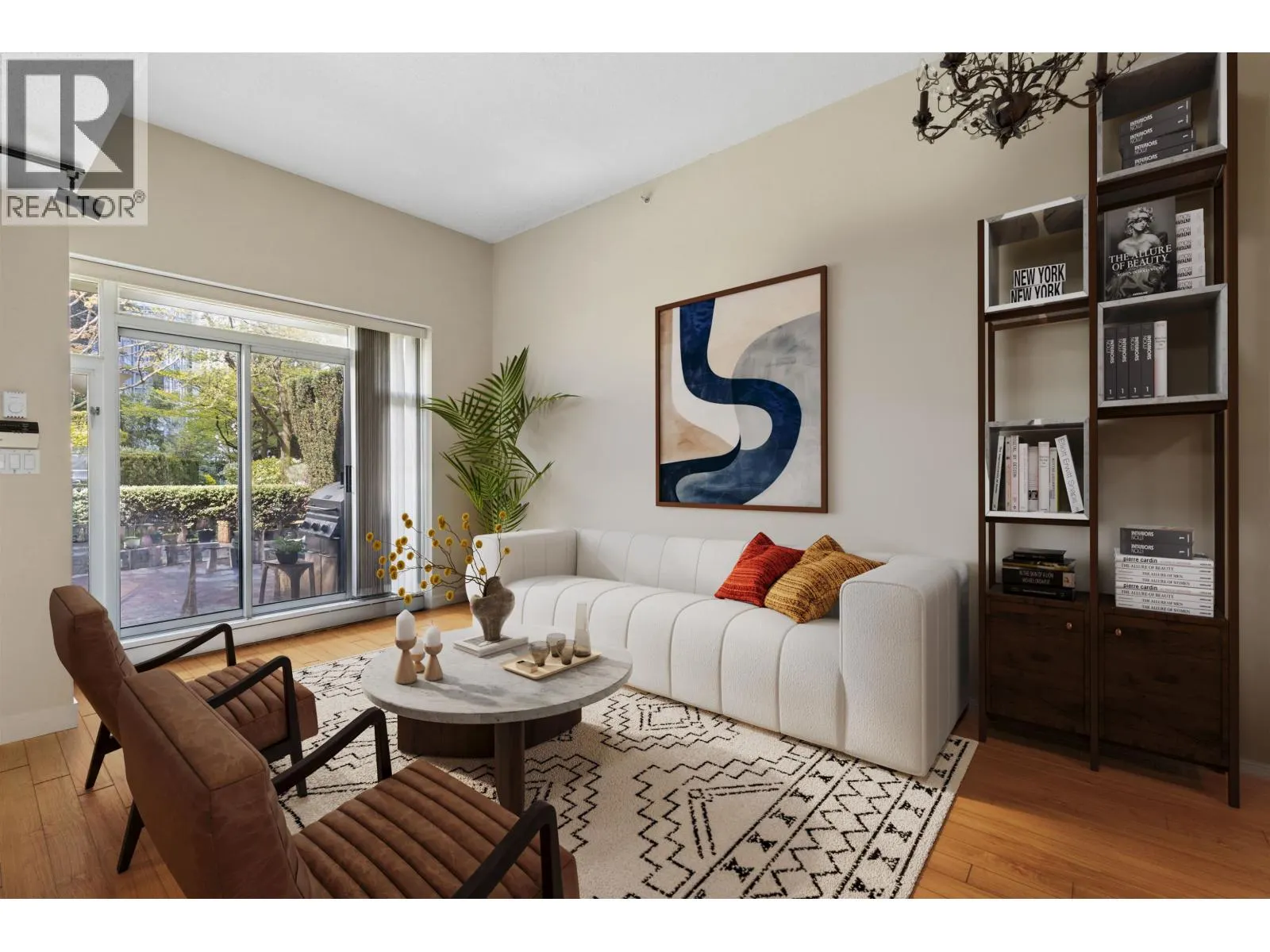 2P 1033 MARINASIDE CRESCENT