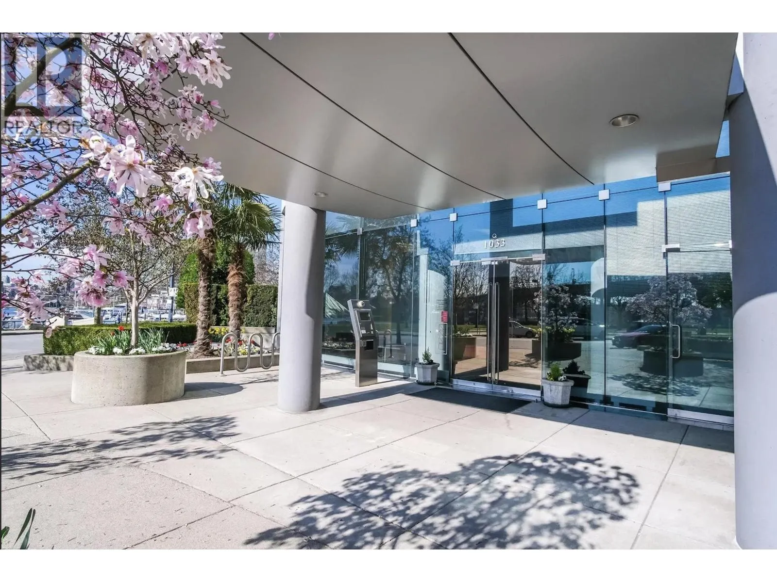 2P 1033 MARINASIDE CRESCENT