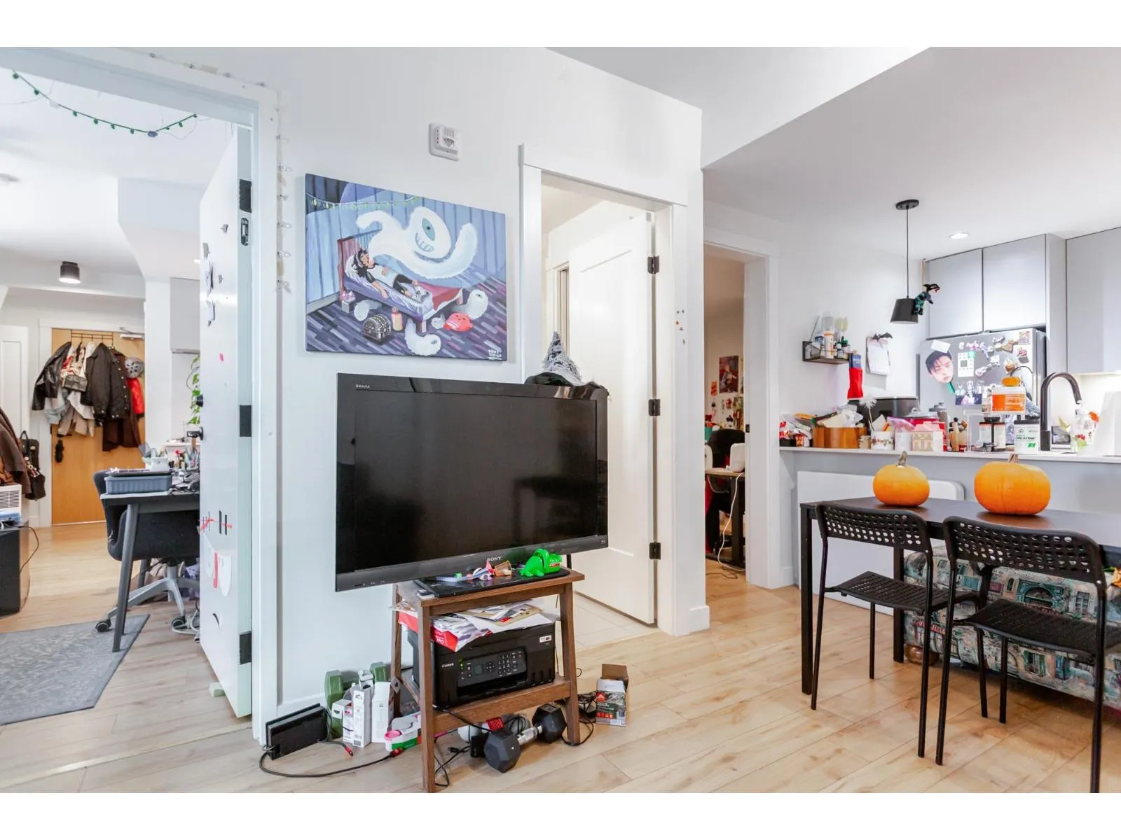 216-217 2493 MONTROSE AVENUE