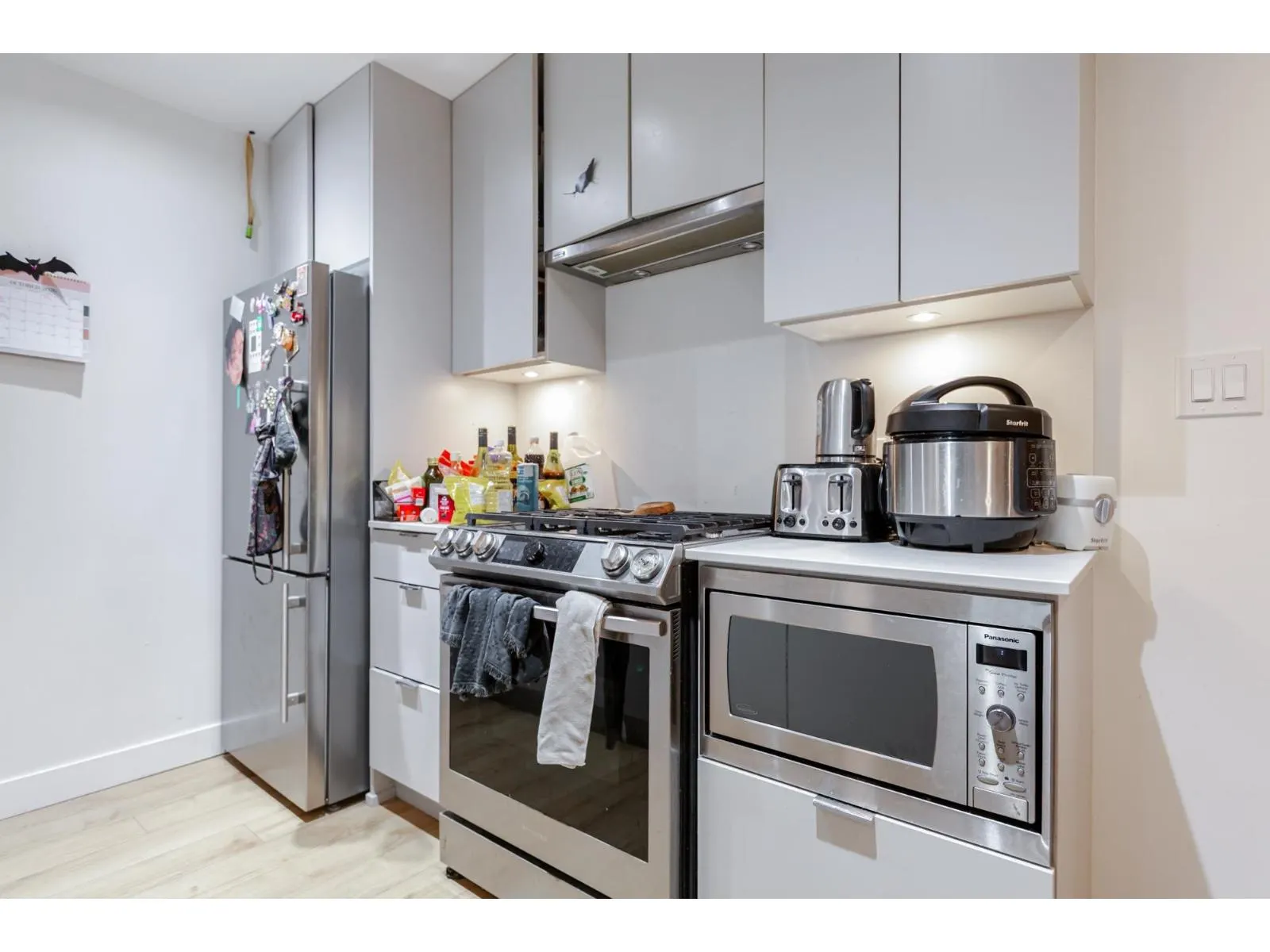 216-217 2493 MONTROSE AVENUE