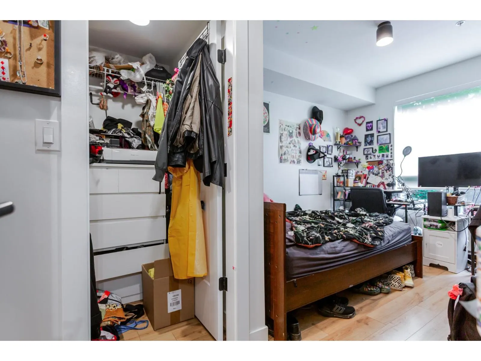 216-217 2493 MONTROSE AVENUE