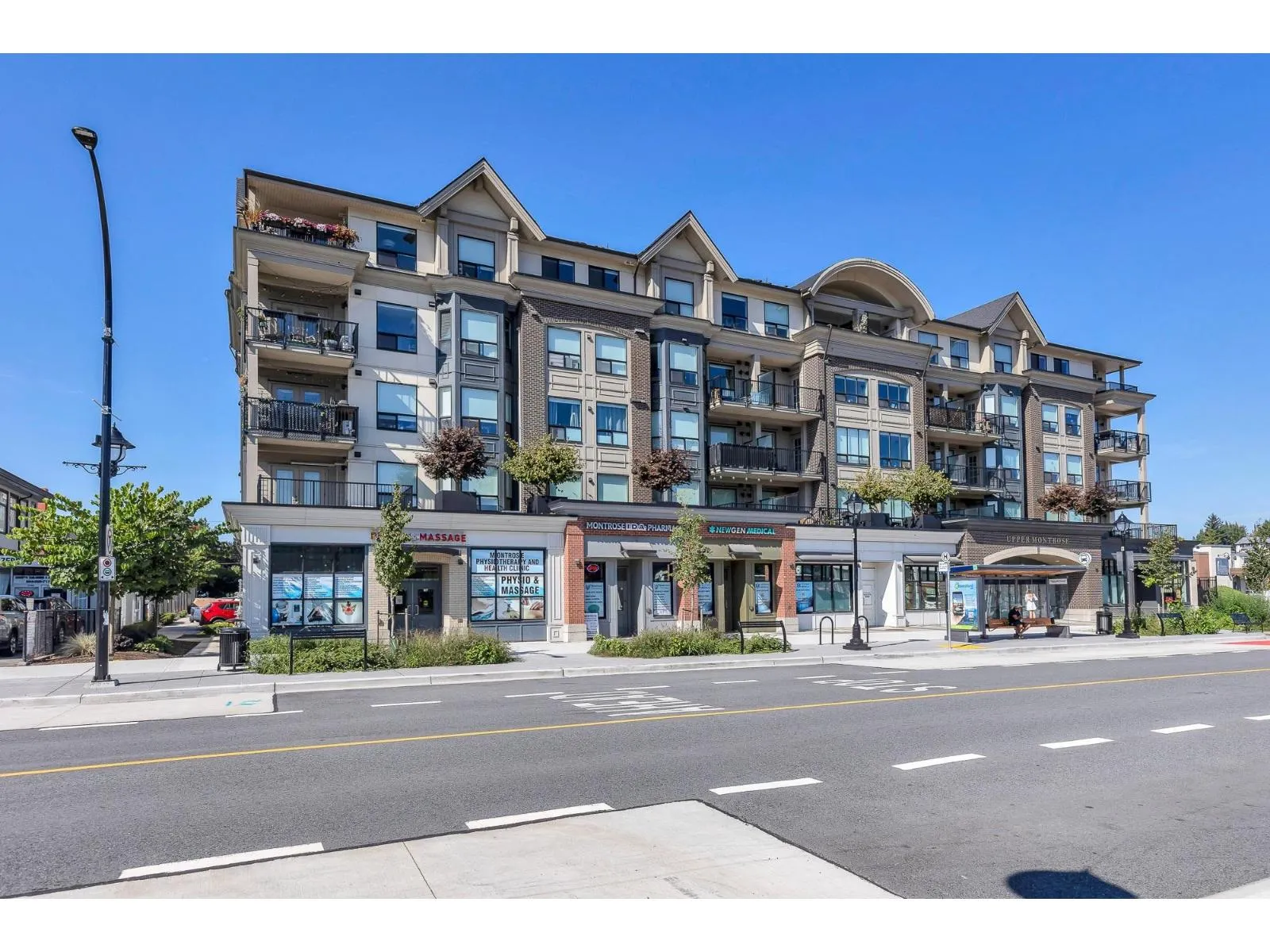 216-217 2493 MONTROSE AVENUE