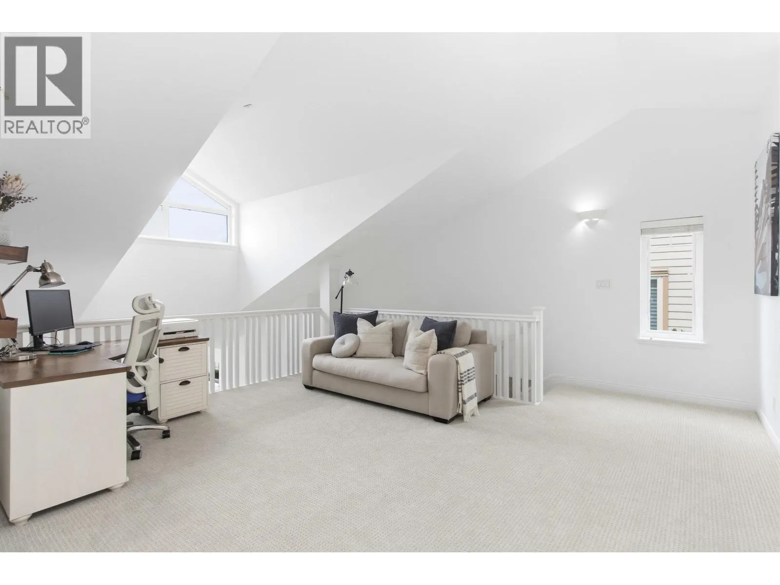 25 WHITECAP COURT