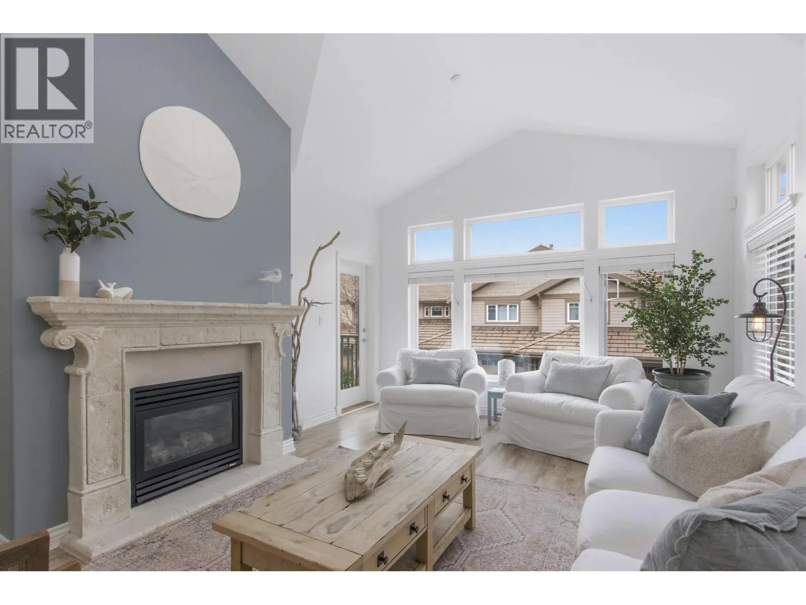 25 WHITECAP COURT