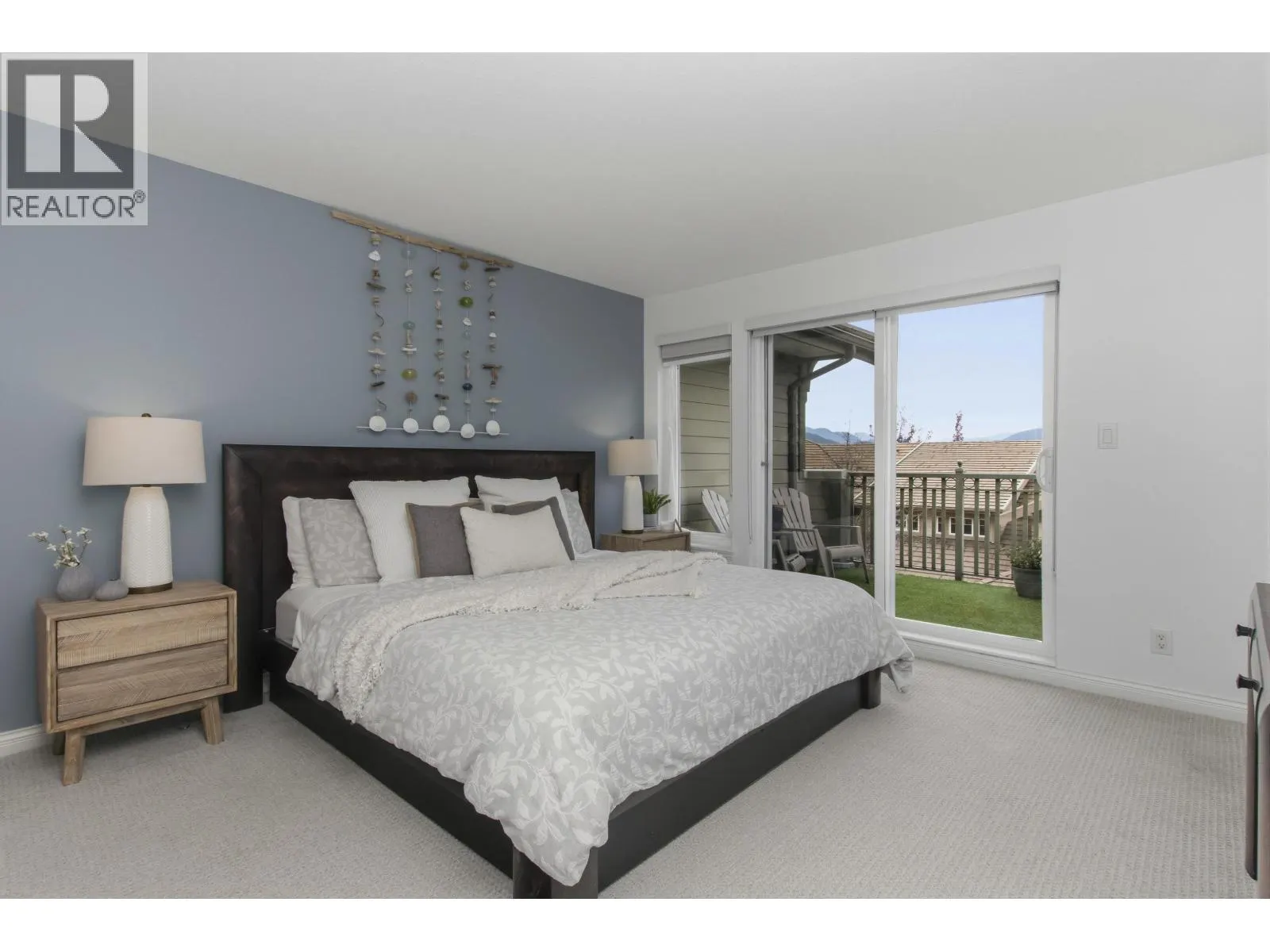 25 WHITECAP COURT
