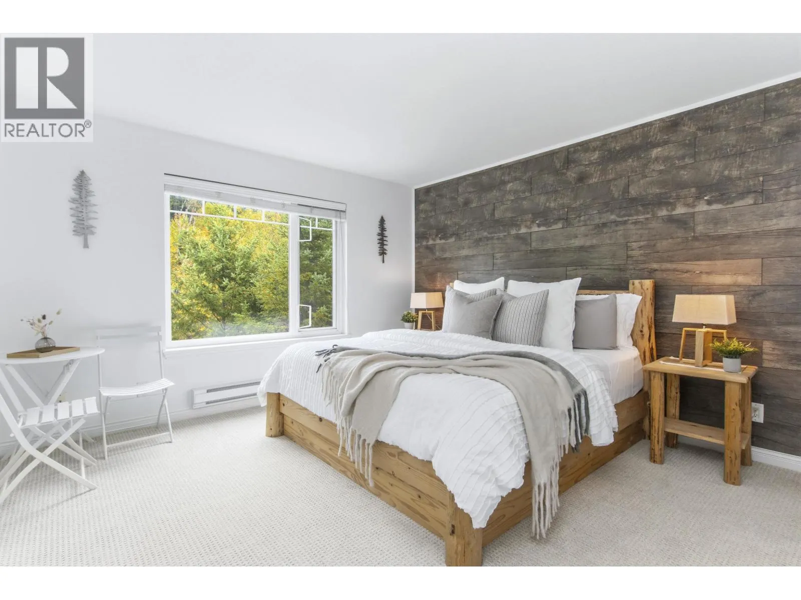 25 WHITECAP COURT