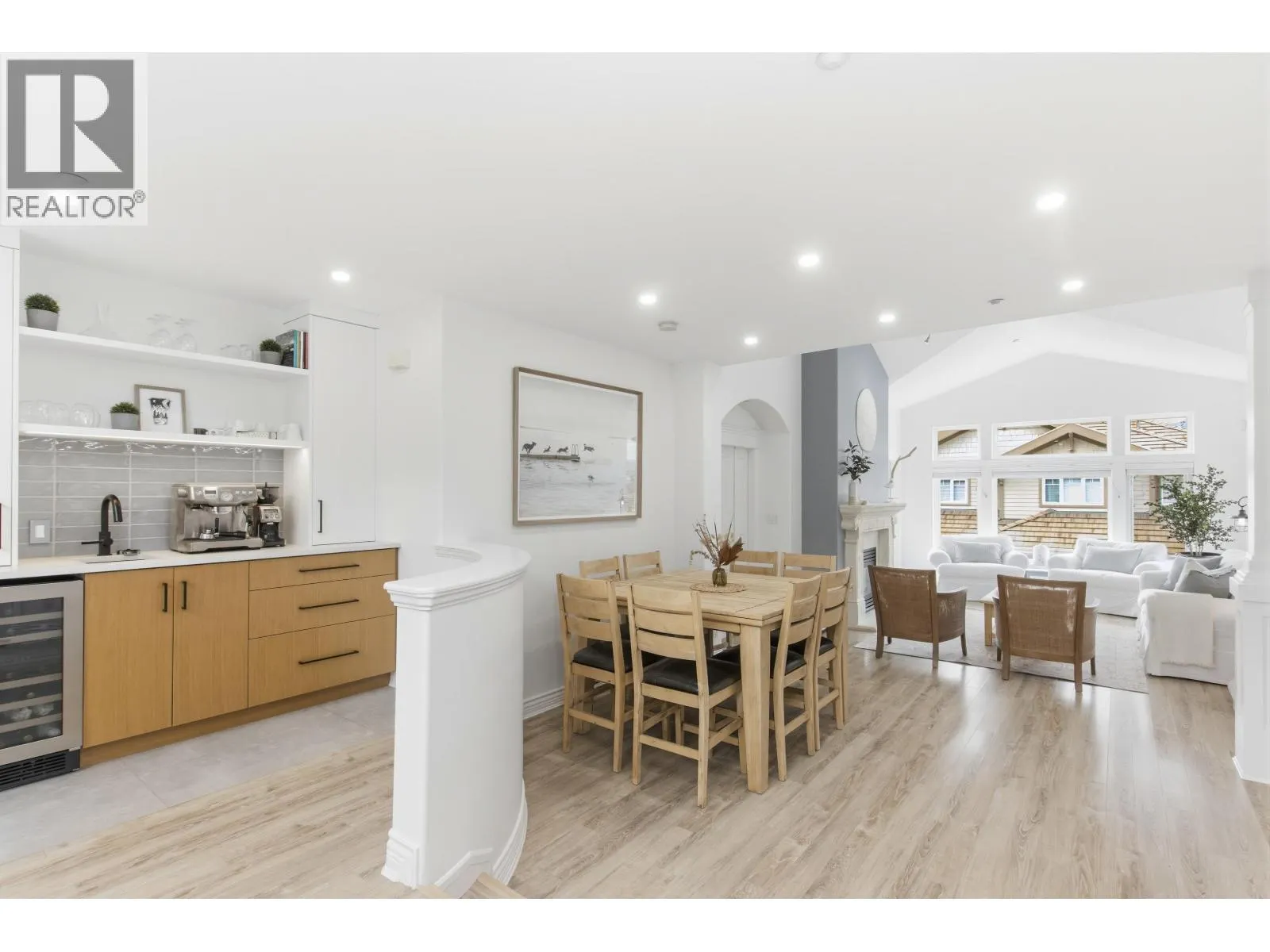 25 WHITECAP COURT