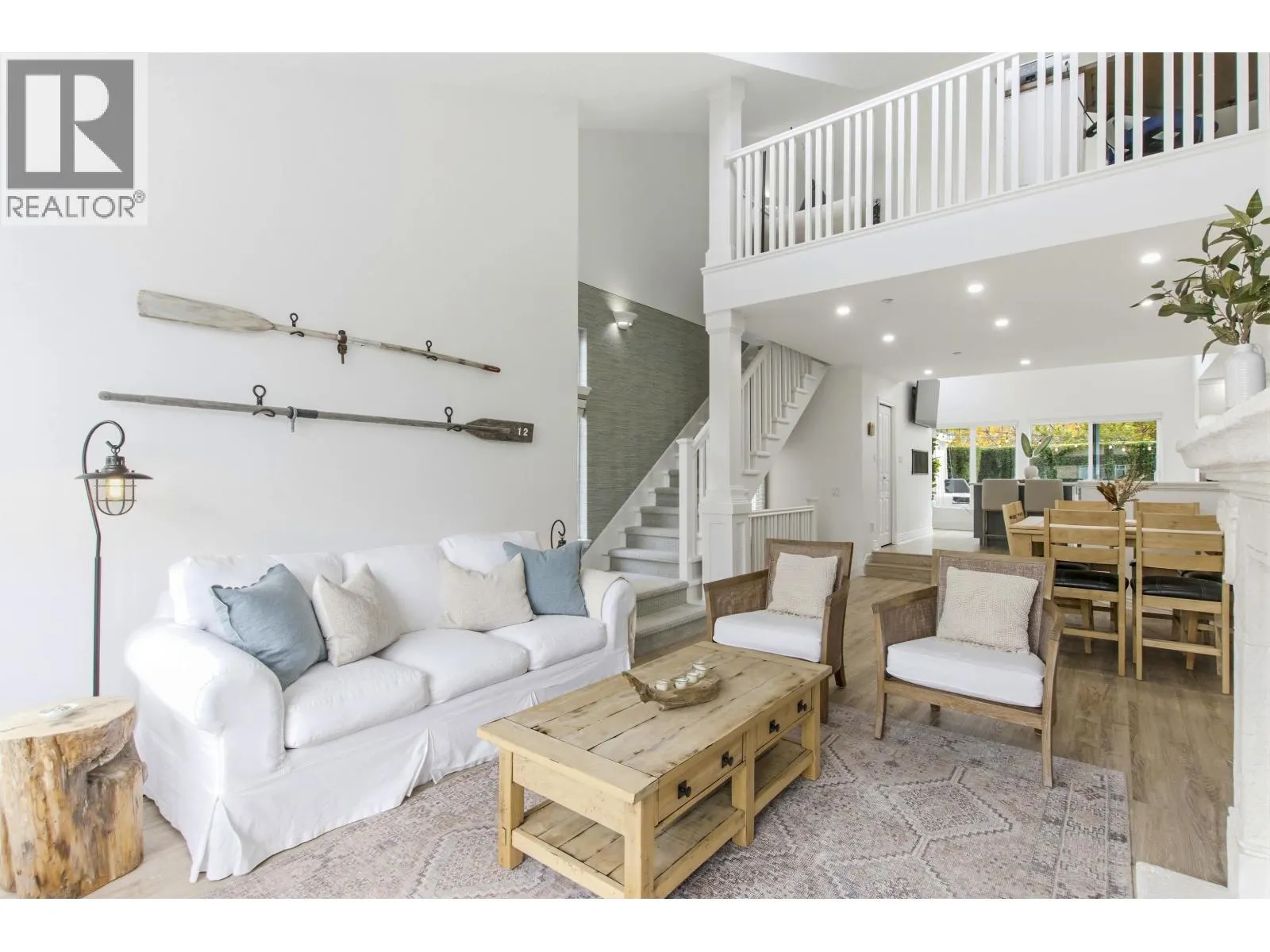25 WHITECAP COURT