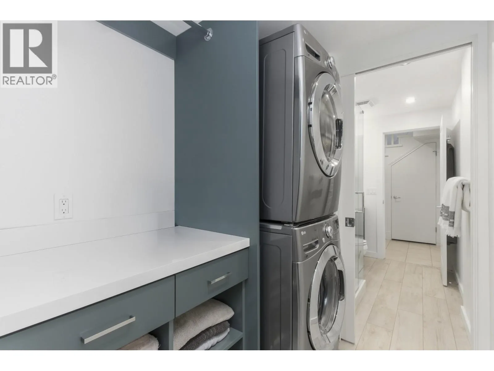 25 WHITECAP COURT