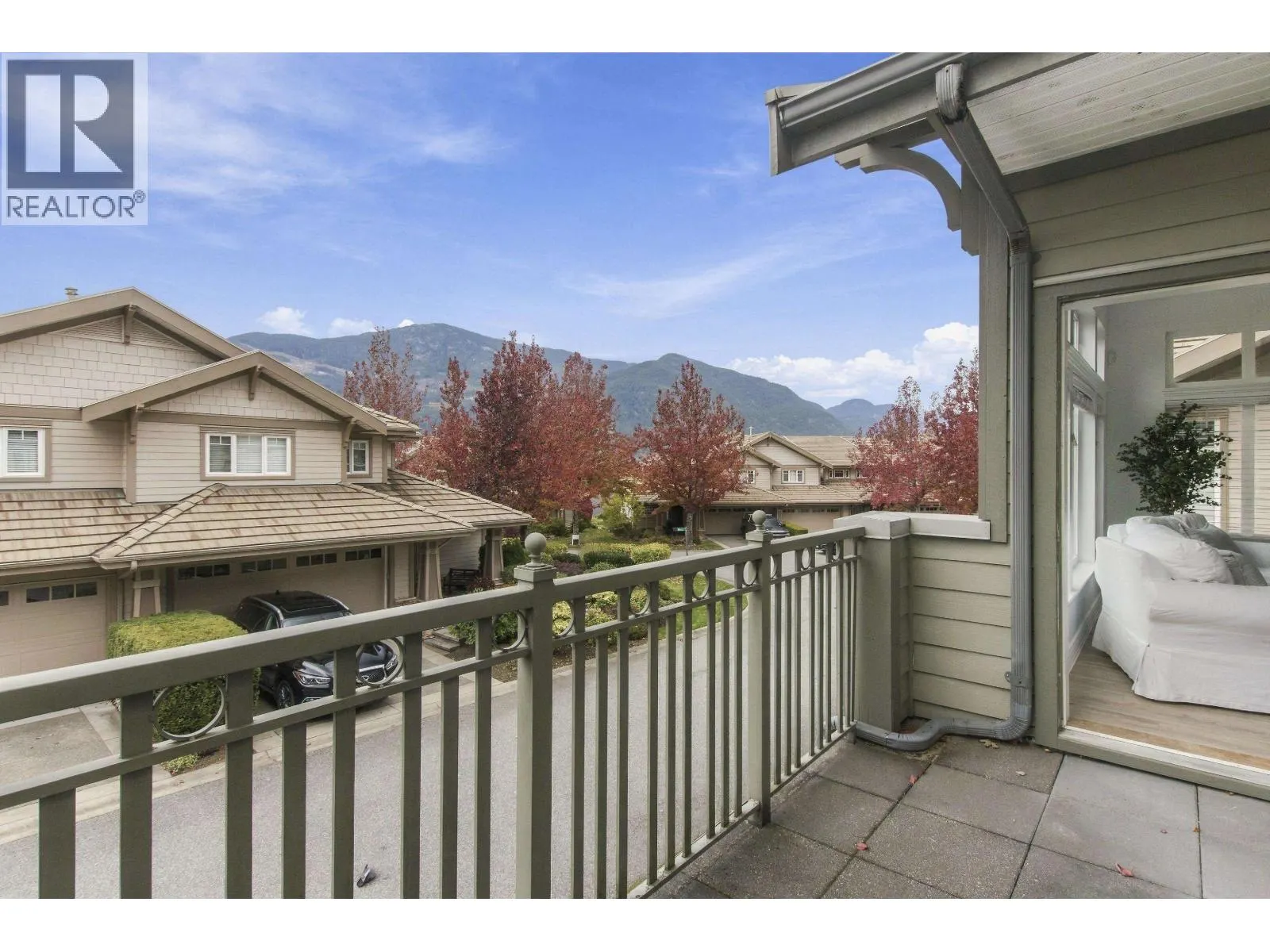 25 WHITECAP COURT