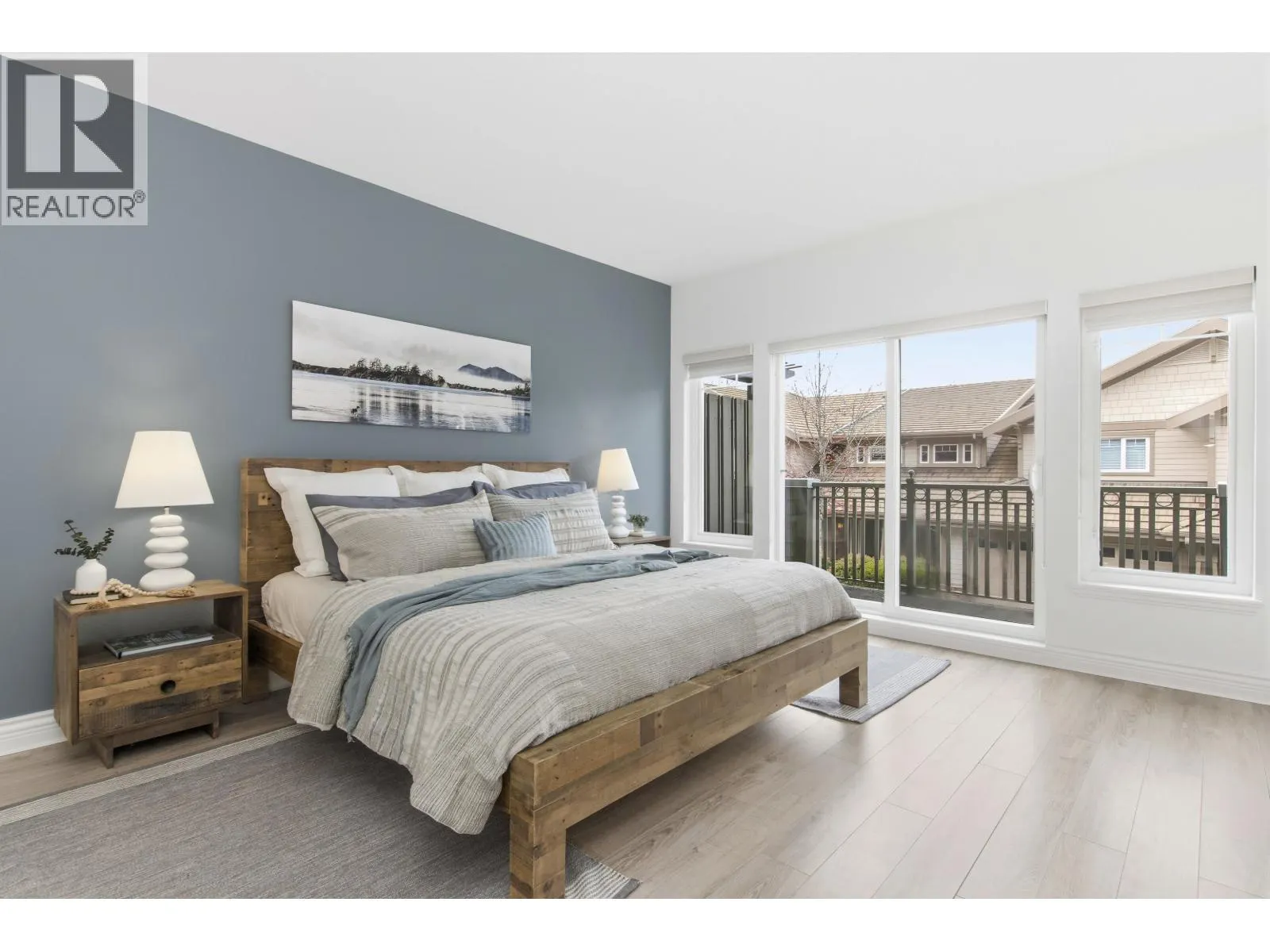 25 WHITECAP COURT