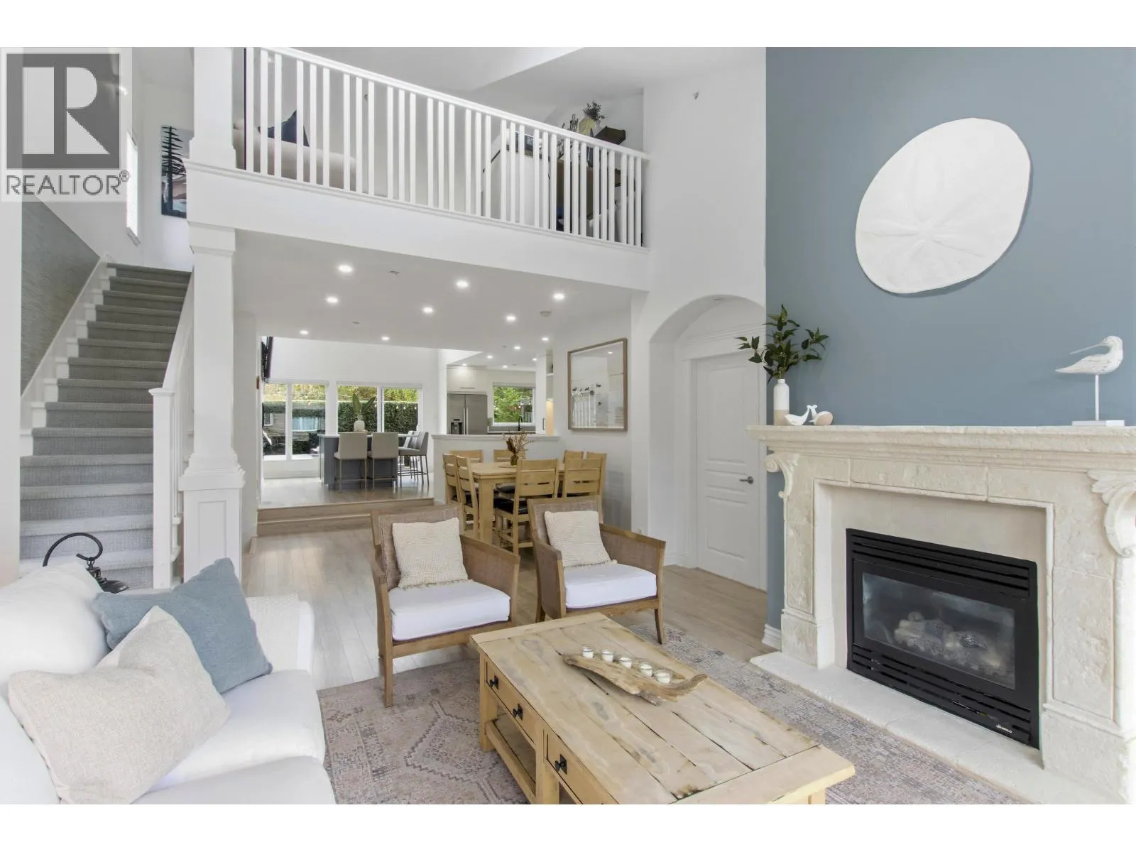 25 WHITECAP COURT